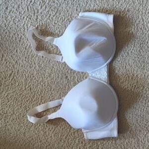Vanity Fair White Four Clasp Adjustable Straps Tshirt Bra Size 40D